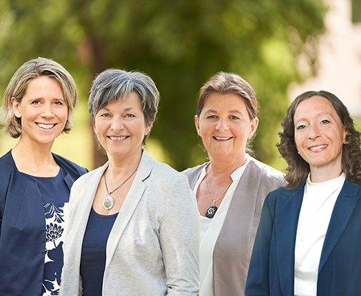 Die Misteltherapie begeistert Ärzte weltweit: Fachpersonal auf einer Konferenz informiert sich über die Helixor Heilmittel GmbH
