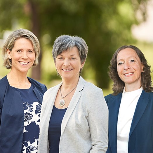Portrait von Dr. med. Xenia Wagner, Ärztin, Mitarbeiterin der Therapieberatung und Referentin für Online Schulungen bei der Helixor Heilmittel GmbH