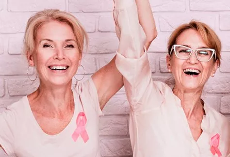 vier-Frauen_AdobeStock_143059726_Ret_Pinktober2025_524x524-474x324 Deckblatt der Misteltherapie Patienteninformationsbroschüre
